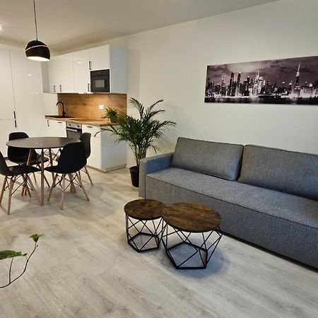 2 Room Apartment With Terrace, 2Ak Братислава Екстер'єр фото