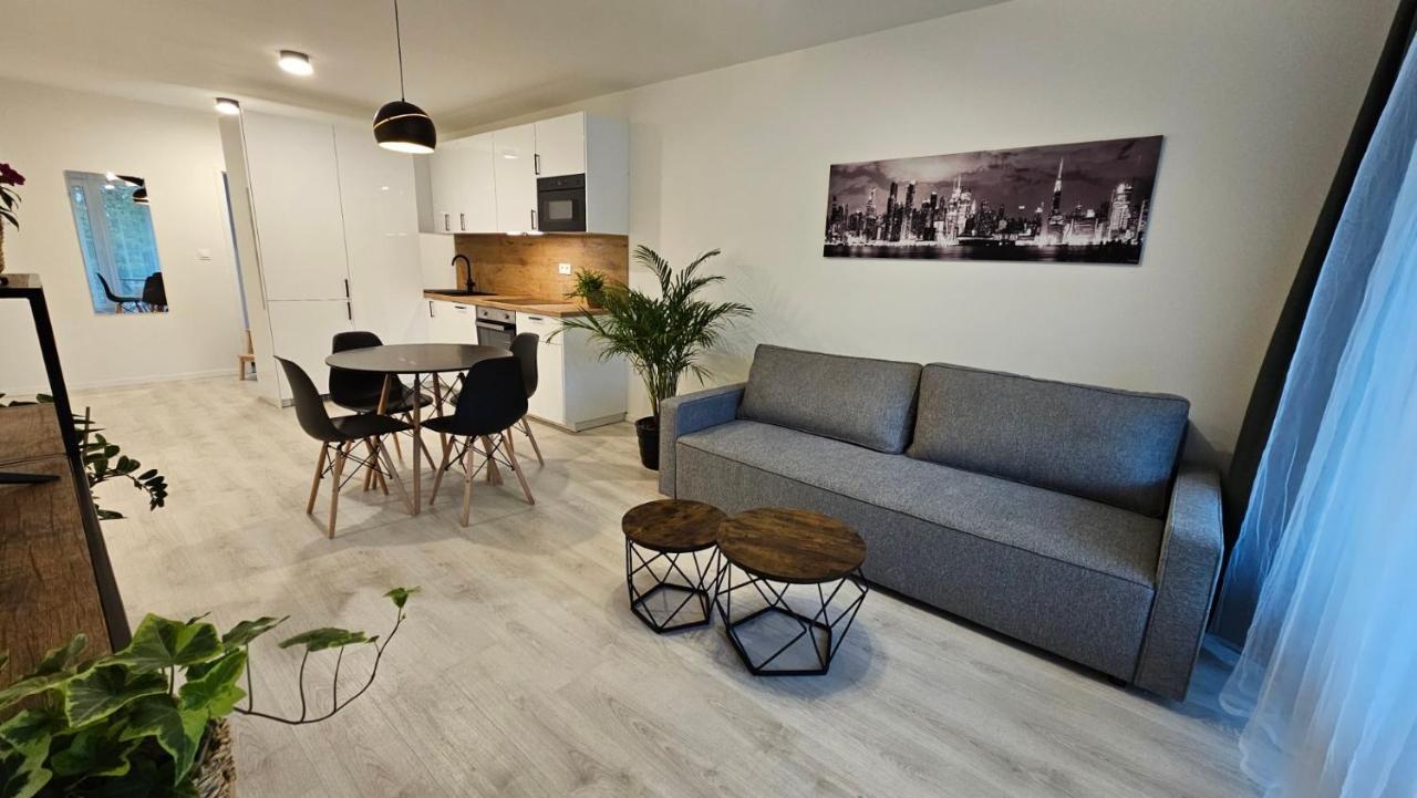 2 Room Apartment With Terrace, 2Ak Братислава Екстер'єр фото
